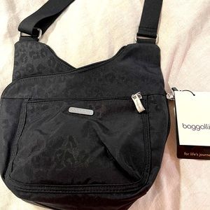 Baggallini black crossover crossbody MM